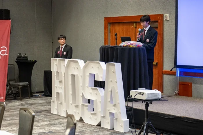 State Officers Kendrew Liu & Han Keum on Stage